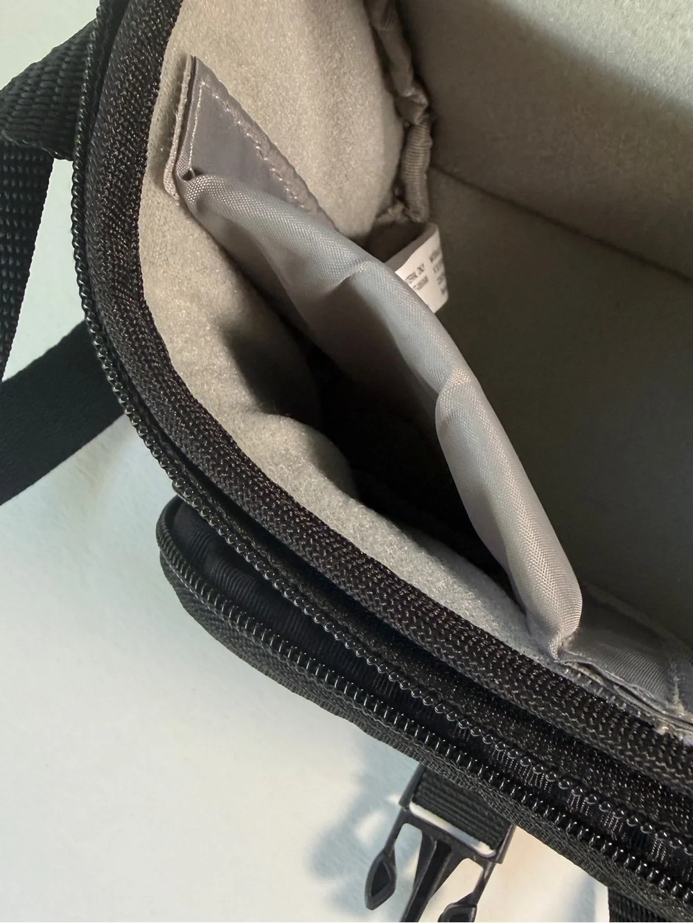Sony LCSU11 Soft Compact Carrying Case for Cyber-Shot Cameras (Black), Excellent